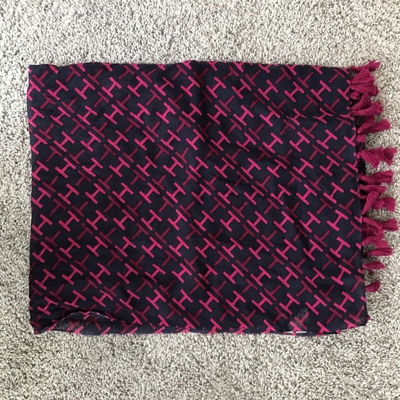 Tommy Hilfiger Lightweight Scarf - Picture 1 of 2